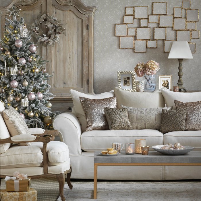 Living room christmas decor