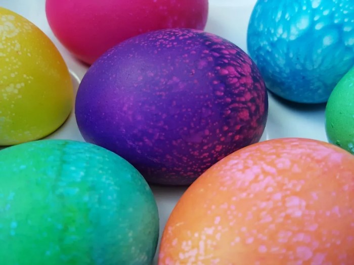 Food coloring for coloring eggs